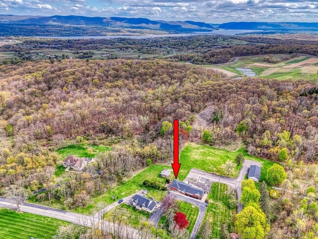 Building Photo - 353 Candlestick Hill Rd