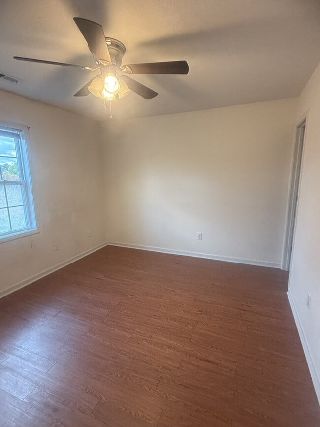 Building Photo - 121 Simmental Ln