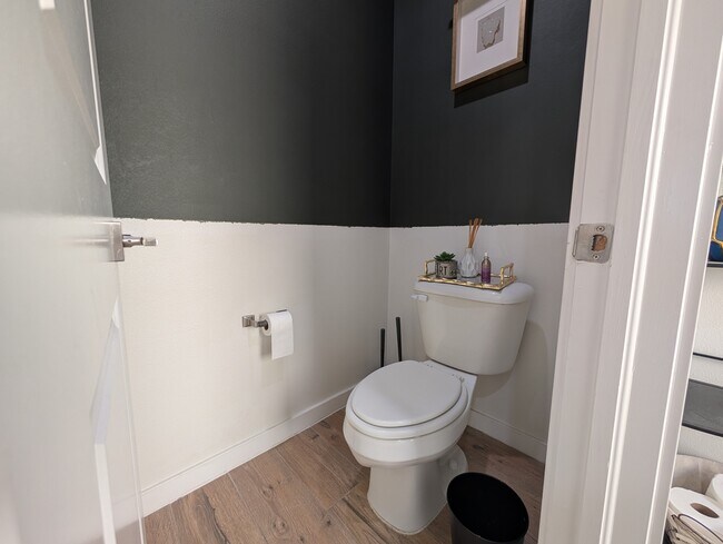 Building Photo - 6141 Hidden Psge Ave