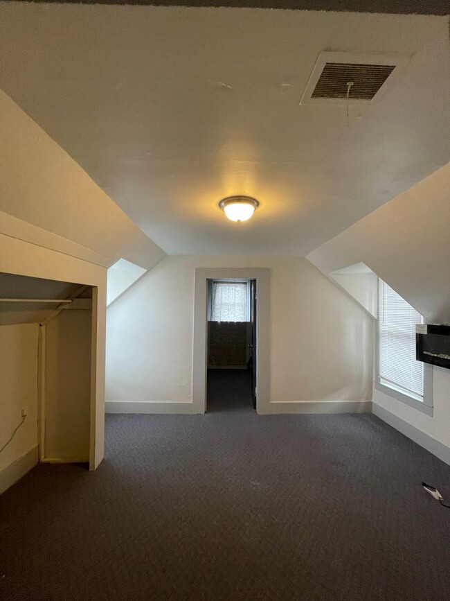 Building Photo - Cute 1 bedroom, 1 bathroom downtown Pullman!