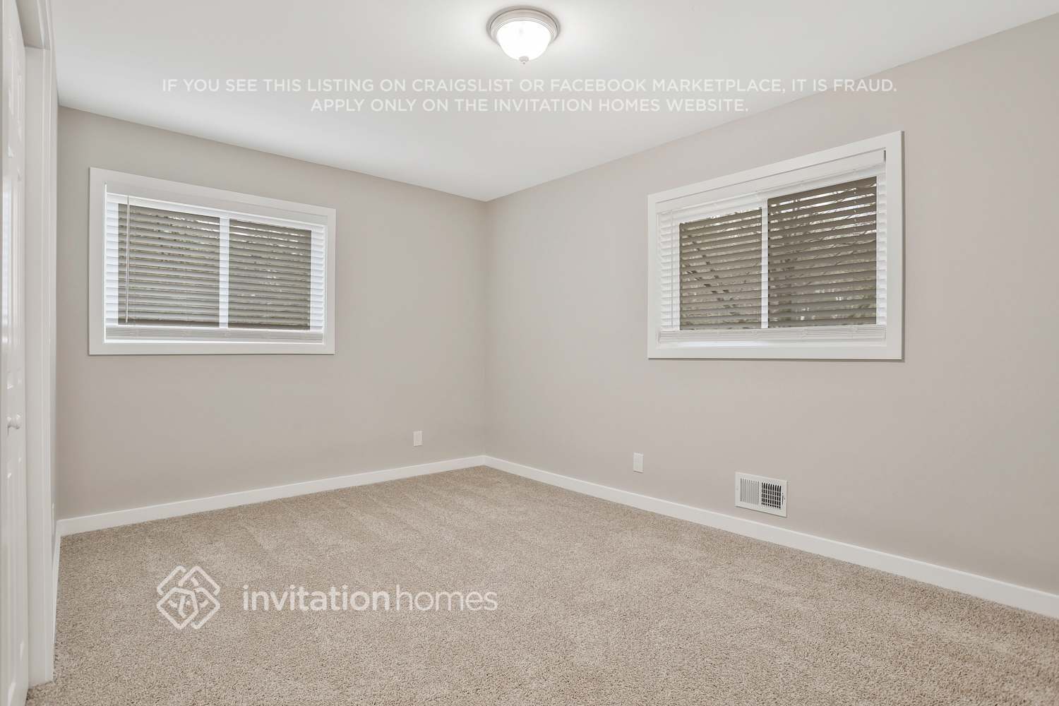 Building Photo - 327 Terrydale Dr SE