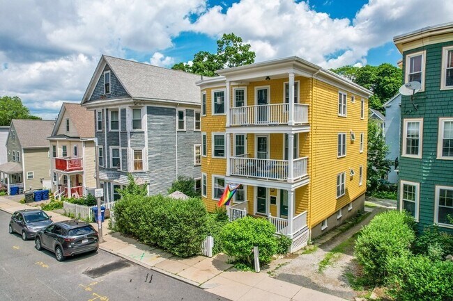 Building Photo - 72-72 Woodlawn St