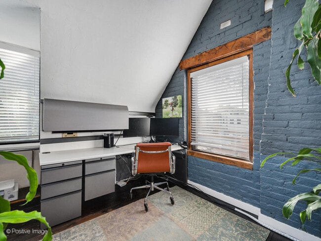 Building Photo - 844 W Altgeld St