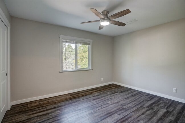 Building Photo - 237 S Hardin St
