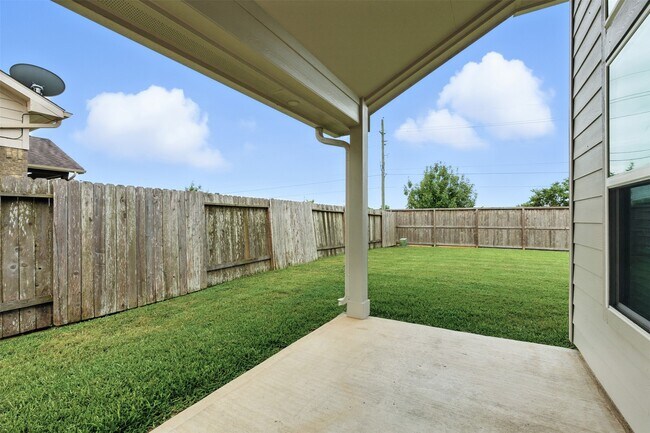 Building Photo - 16327 Tyler Reach Dr