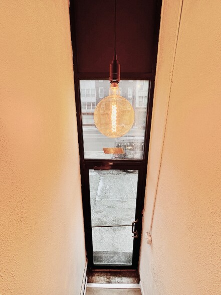 Building Photo - 2657 W North Ave