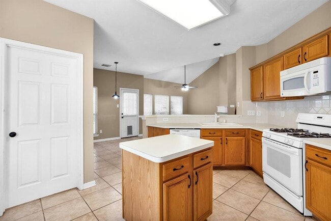 Building Photo - 20931 Deauville Dr
