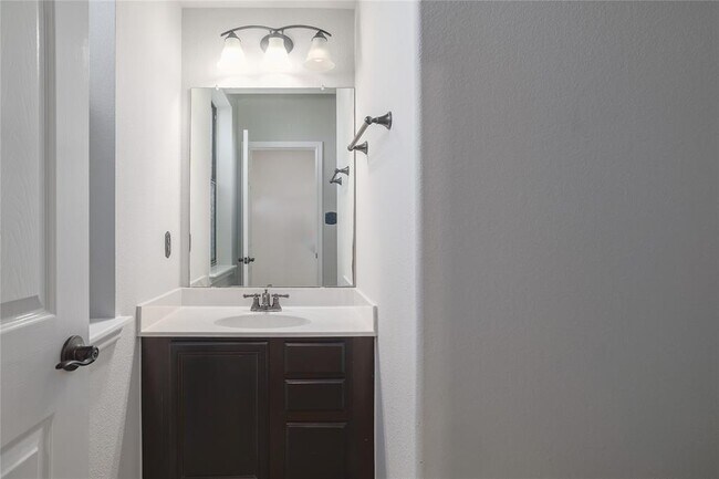 Building Photo - 315 Settlers Home Dr