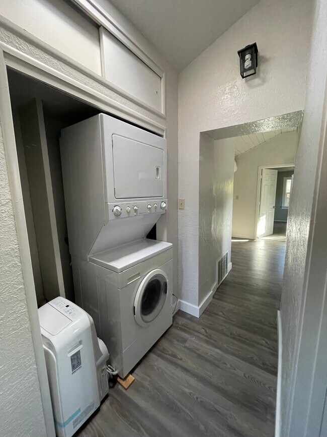 Building Photo - Barelas