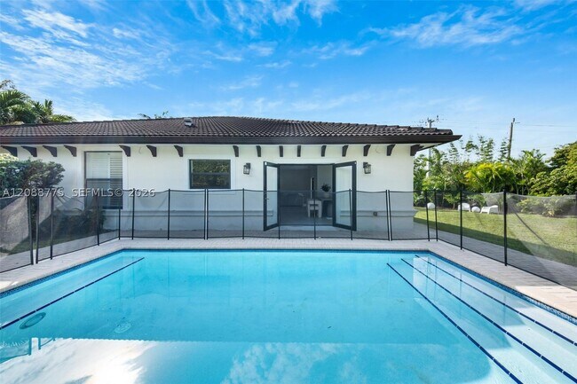 Building Photo - 12790 SW 91 Ave