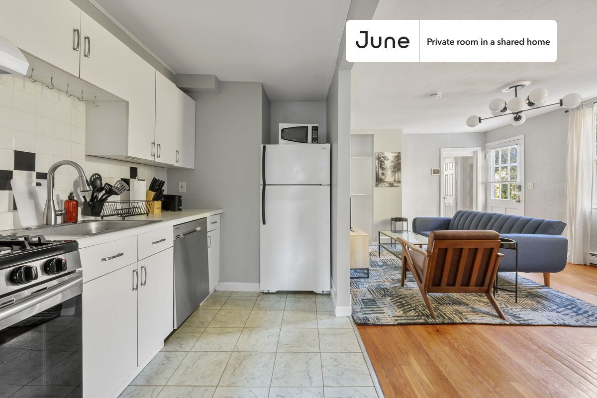 Building Photo - Private bedroom in 2 bed/1 bath Home