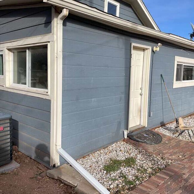 Building Photo - 3 Bed & 1 Bath House in Englewood / Available soon!