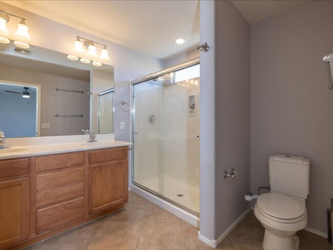 Building Photo - 4 Bedroom 3 Bathroom