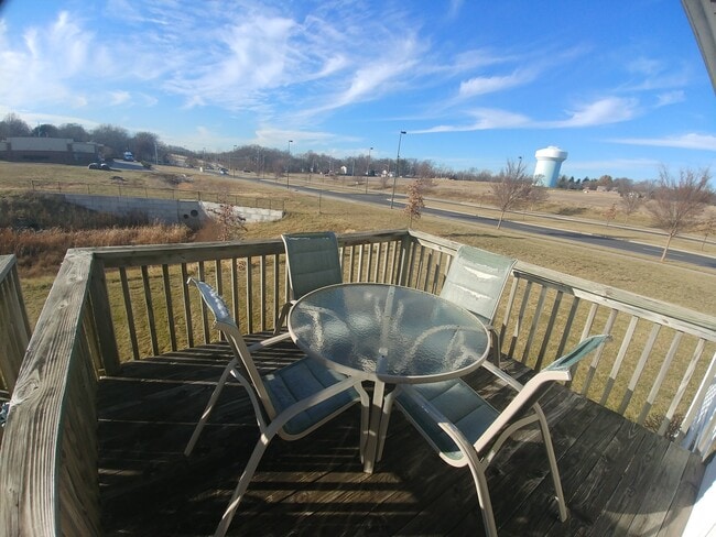 Building Photo - 10726 N Kenwood Ave