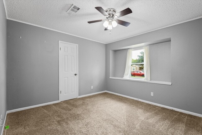 Building Photo - 14930 Aspen Hills Dr