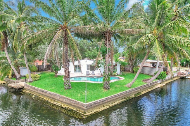 Building Photo - 2702 Scott St