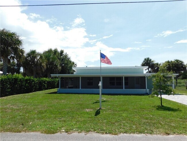 Building Photo - 9896 Pine St