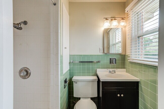 Building Photo - Spacious 3/2 in Central Lubbock!