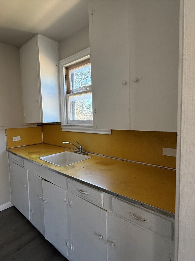 Building Photo - 2711 Avenue G