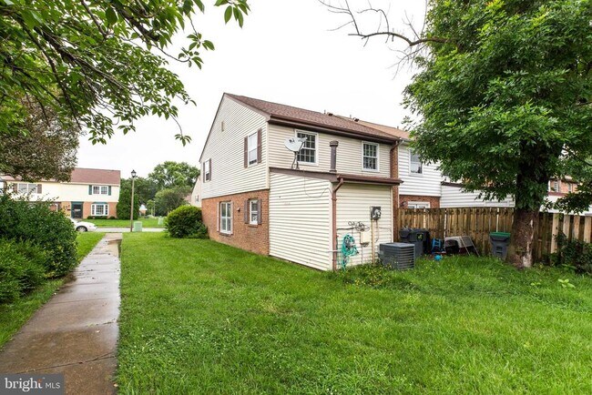 Building Photo - 322 Clay St