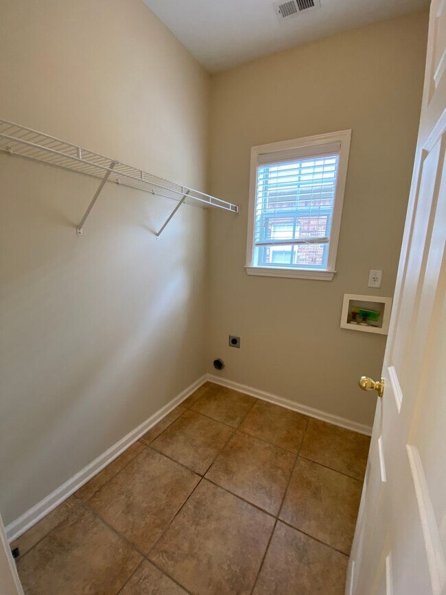 Building Photo - LARGE AND SPACIOUS HOME IN BARTLETT/ARLINGTON