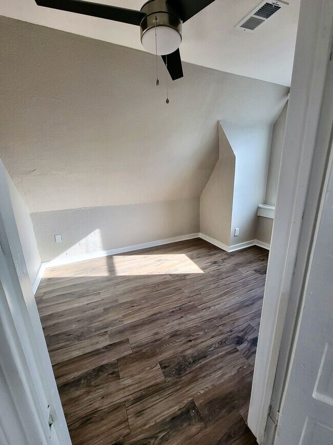 Building Photo - *** Amazing Shadyside Location * Renovated...