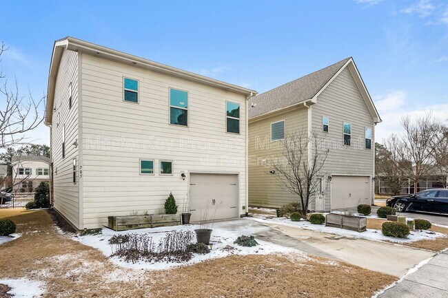 Building Photo - 705 Liberty Hill Pass