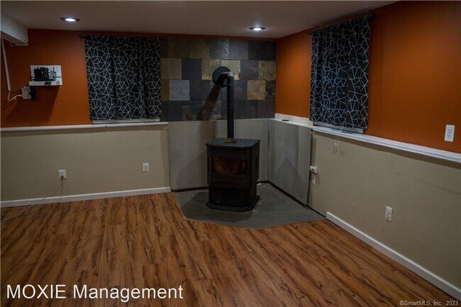 Building Photo - 3 br, 2 bath House - 3 Overlook Dr