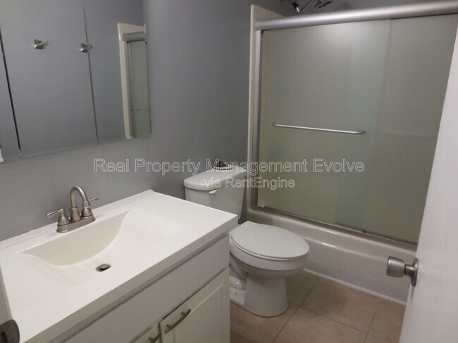 Building Photo - 4808 S Juniper St