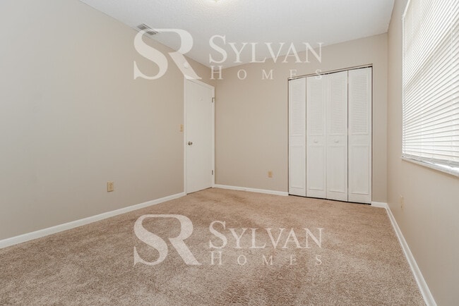 Building Photo - Welcome home to this 3 bedroom, 1 bathroom home