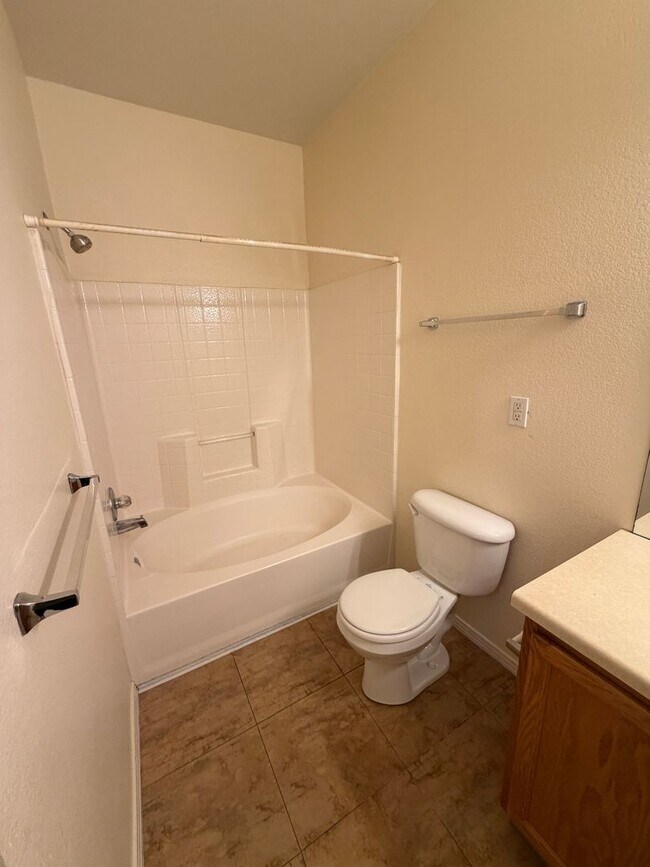 Building Photo - Beautiful 3 Bed, 2 Bath Condo in NW Fort Collins!