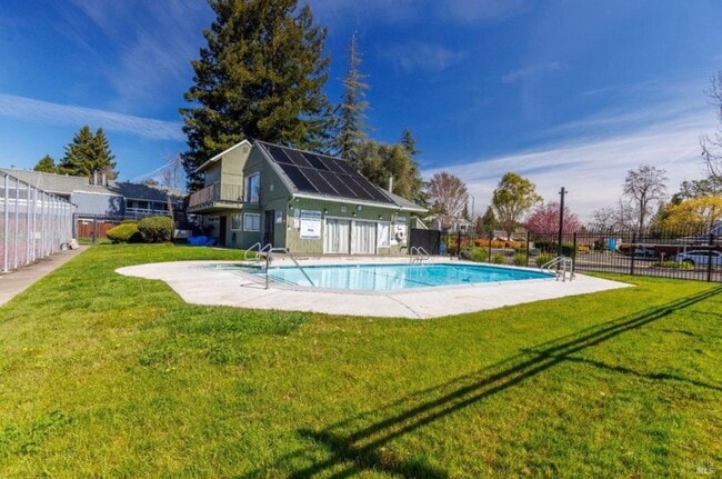 Building Photo - Specious 2-Bedroom Home with Prime Access