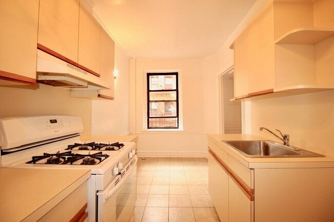 Building Photo - 128 Marine Ave