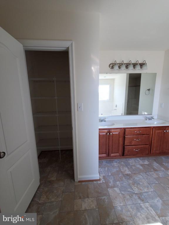 Building Photo - 233 Kanter Dr