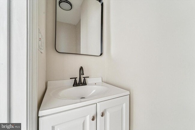 Building Photo - 5712 Lena St