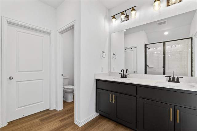 Building Photo - 2325 Myrtle Wy