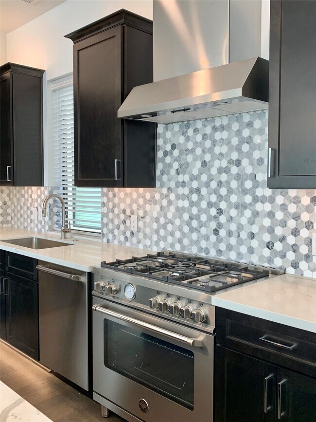 Building Photo - 1505 Malone St