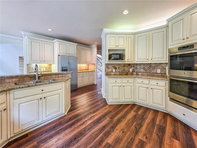 Building Photo - 2502 Oak Hill Overlook