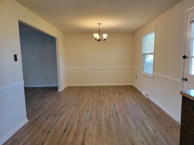 Building Photo - 2209 Harmony Hill Dr