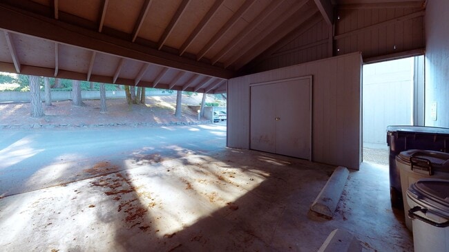 Building Photo - Private Lakefront Oasis in Sixty-01 Village
