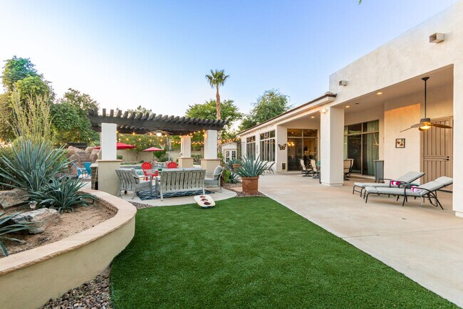 Building Photo - 2143 E Tonto Pl