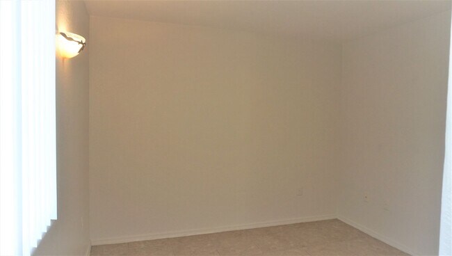 Building Photo - 4410 Buena Loma Way