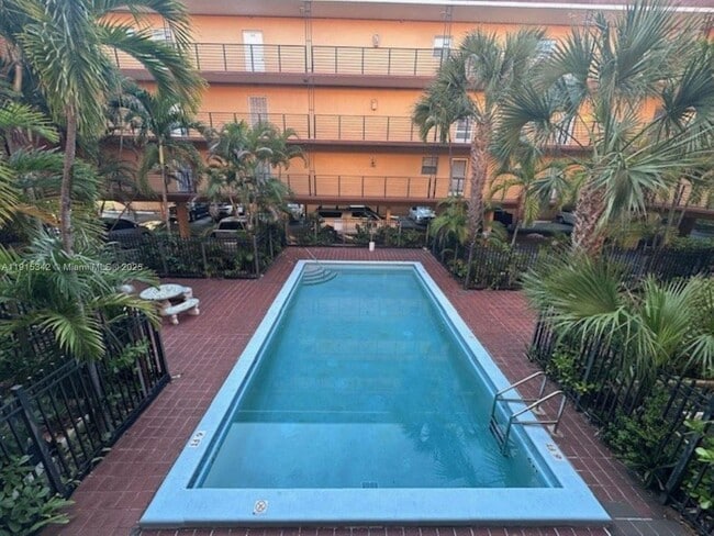 Building Photo - 365 NE 125th St