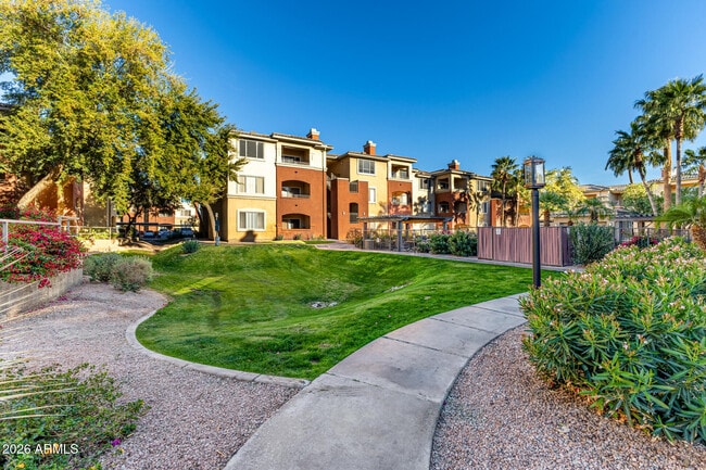 Building Photo - 5401 E Van Buren St