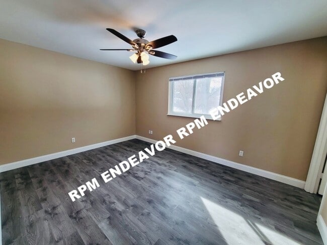 Building Photo - "Stunning 3-Bed Home with Modern Finishes, Spacious Yard, and Quiet Cul-De-Sac Location!"