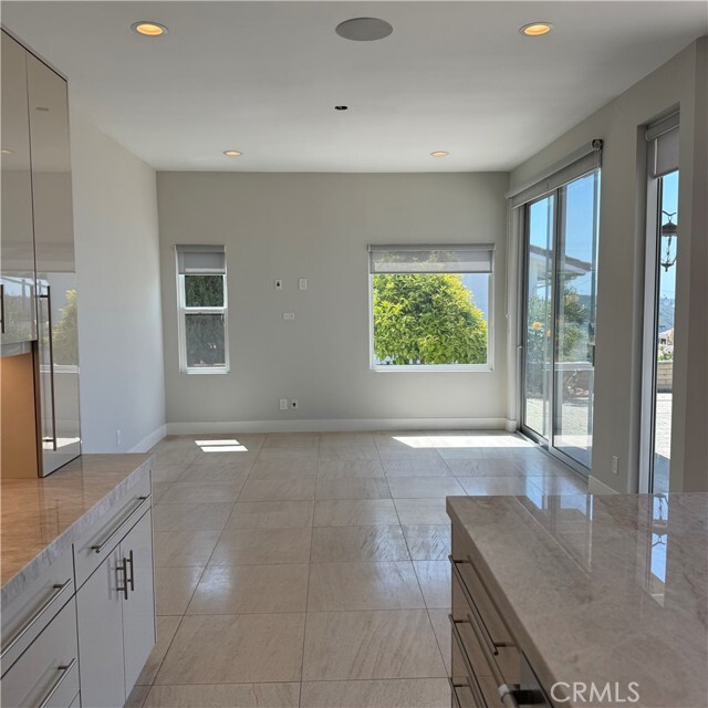 Building Photo - 2615 Temple Hills Dr