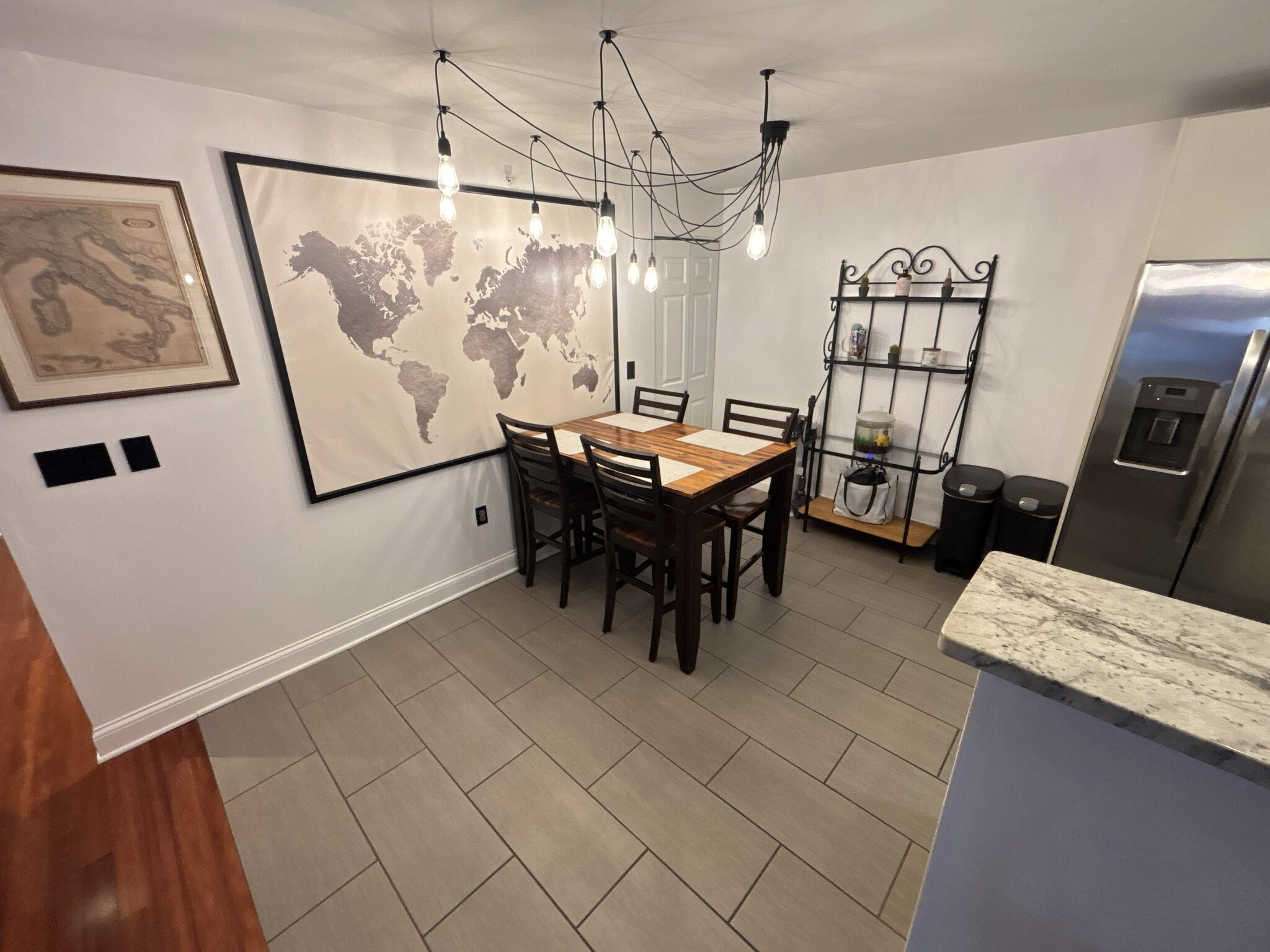 Building Photo - 1550 N Warren Ave