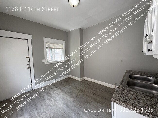 Building Photo - 1138 E 114th St