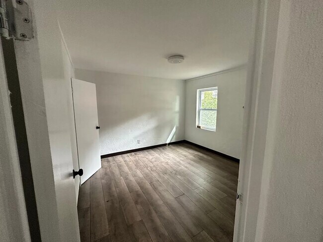 Building Photo - 112 Baptist Ct