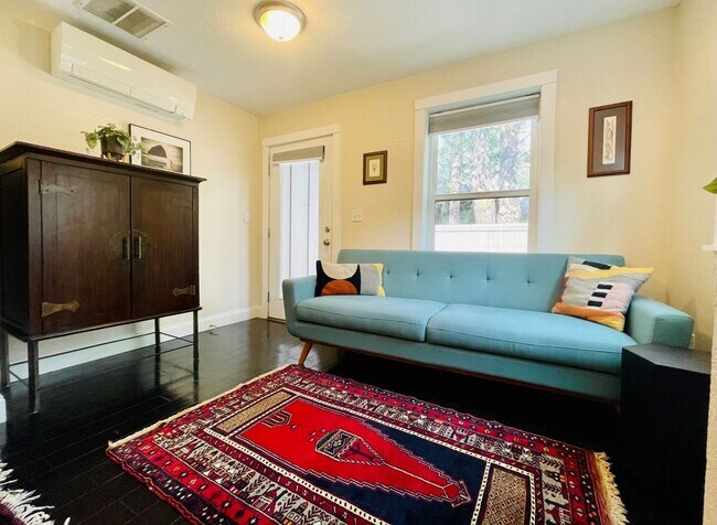 Building Photo - Short-Term Special $500 OFF First Month Rent | Short-Term Lease